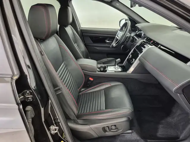 Land Rover Discovery Sport view 3