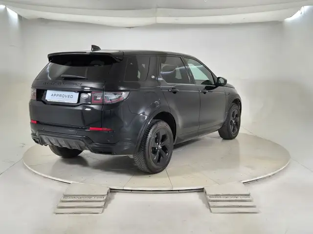 Land Rover Discovery Sport view 2