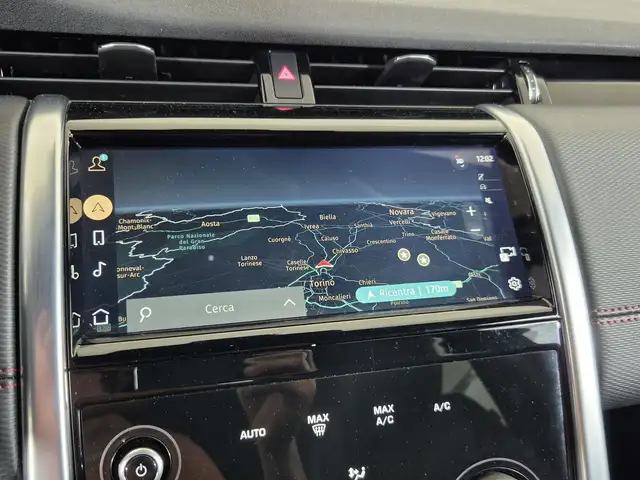 Land Rover Discovery Sport view 11