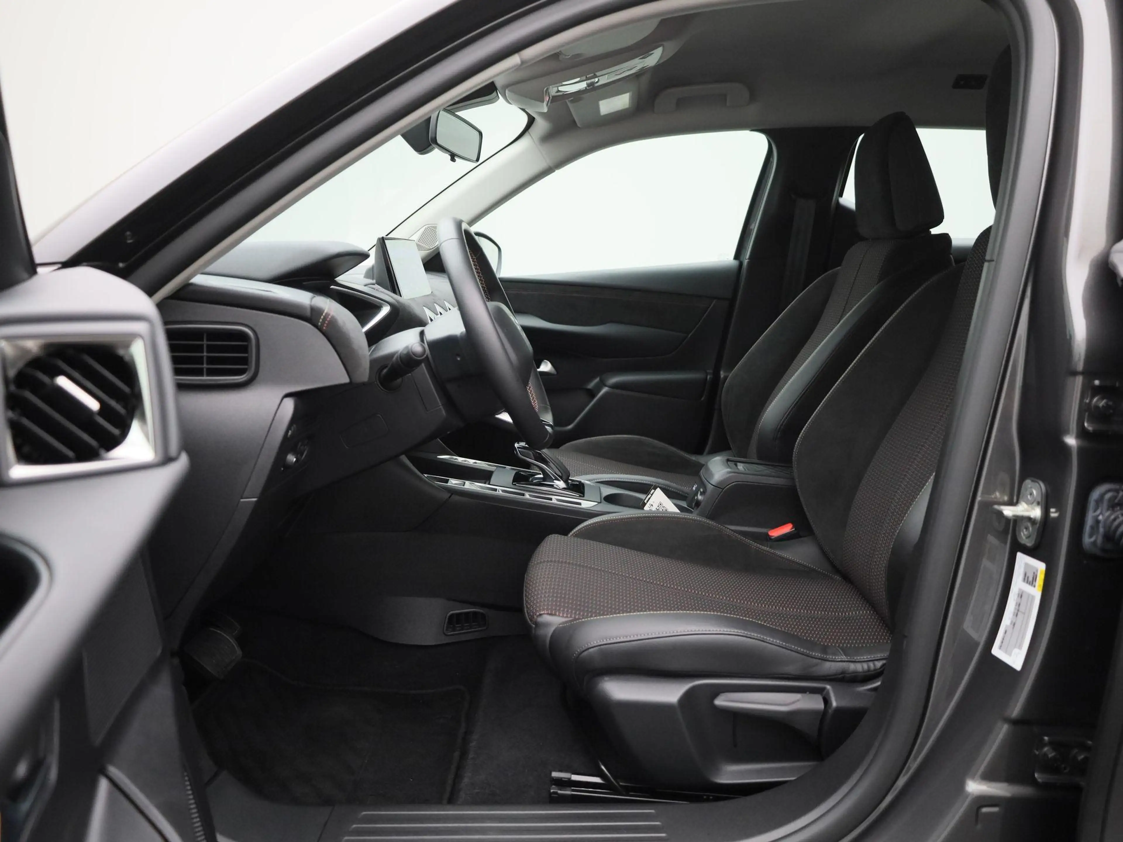 DS Automobiles DS 3 Crossback E-Tense Bastille 50 kWh — photo 11