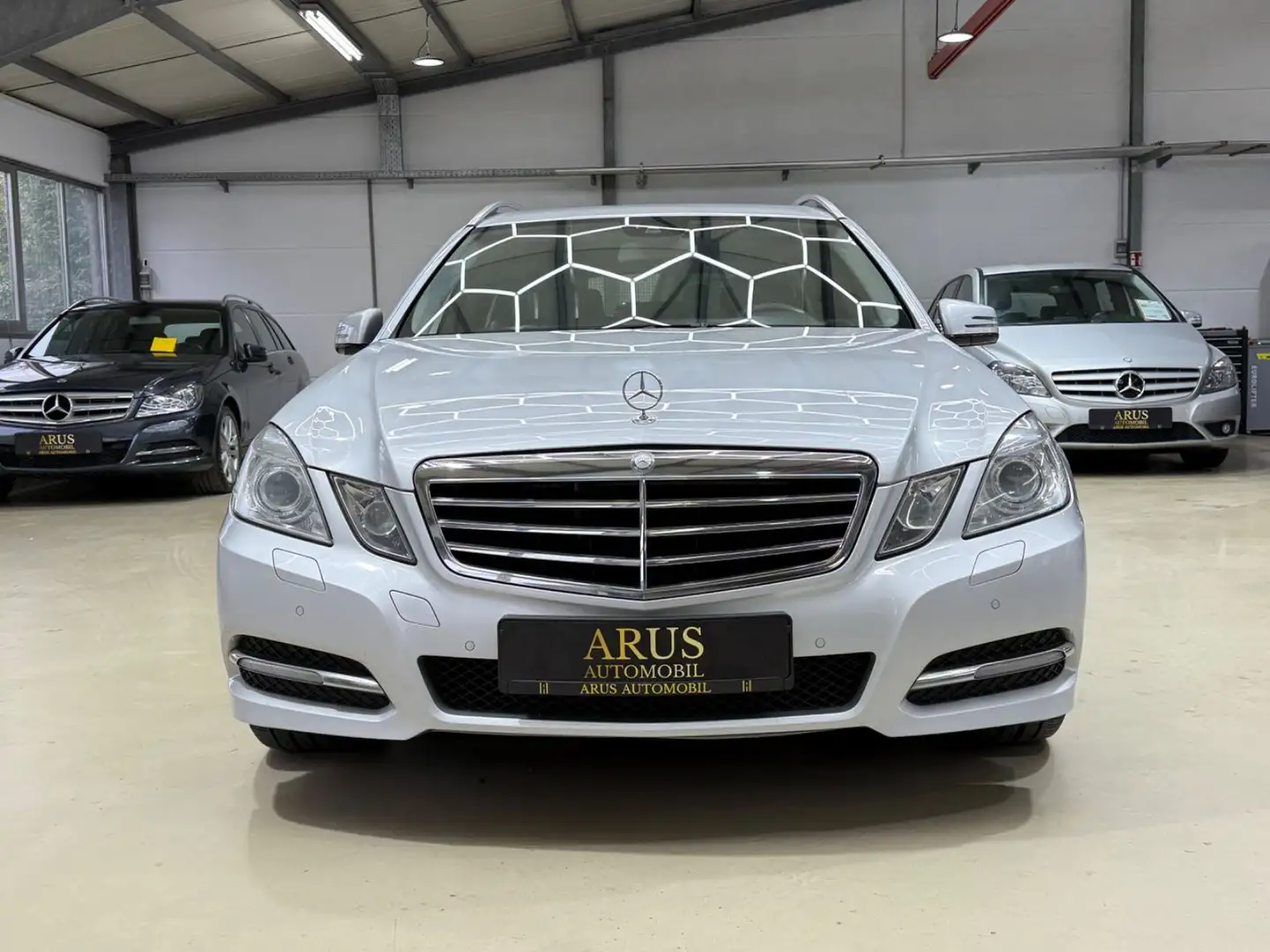 Mercedes-Benz E 220 CDI BlueEfficiency / NAVI / PDC / TÜV NEU Argent - 2