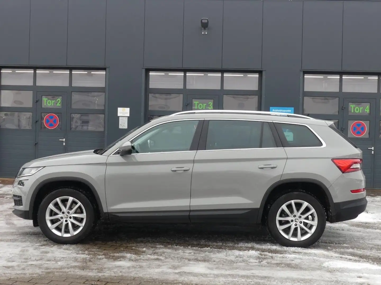 Skoda Kodiaq 2.0 TSI DSG 4x4 STYLE *KAM*FSH*AHK*PANO* Grau - 2