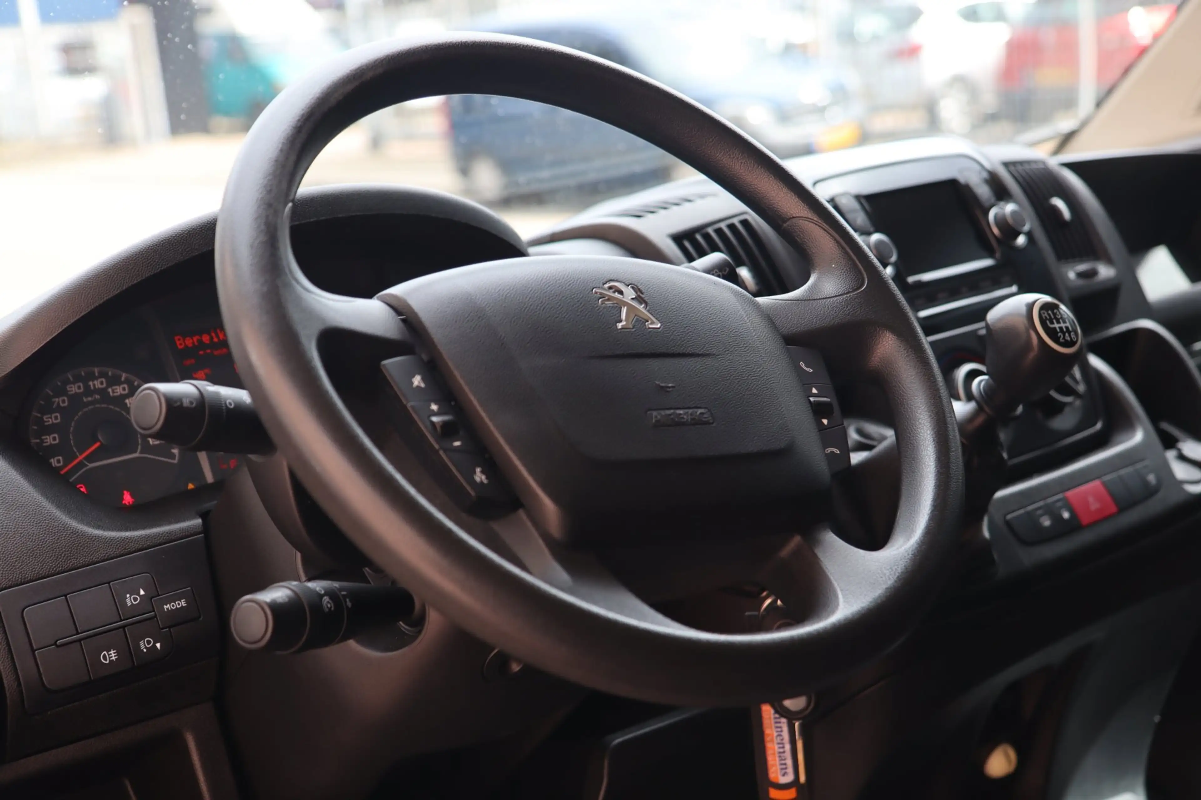 Peugeot Boxer 435 2.0 BlueHDI L4H2 Premium / CAMERA / CRUISE / A — photo 10