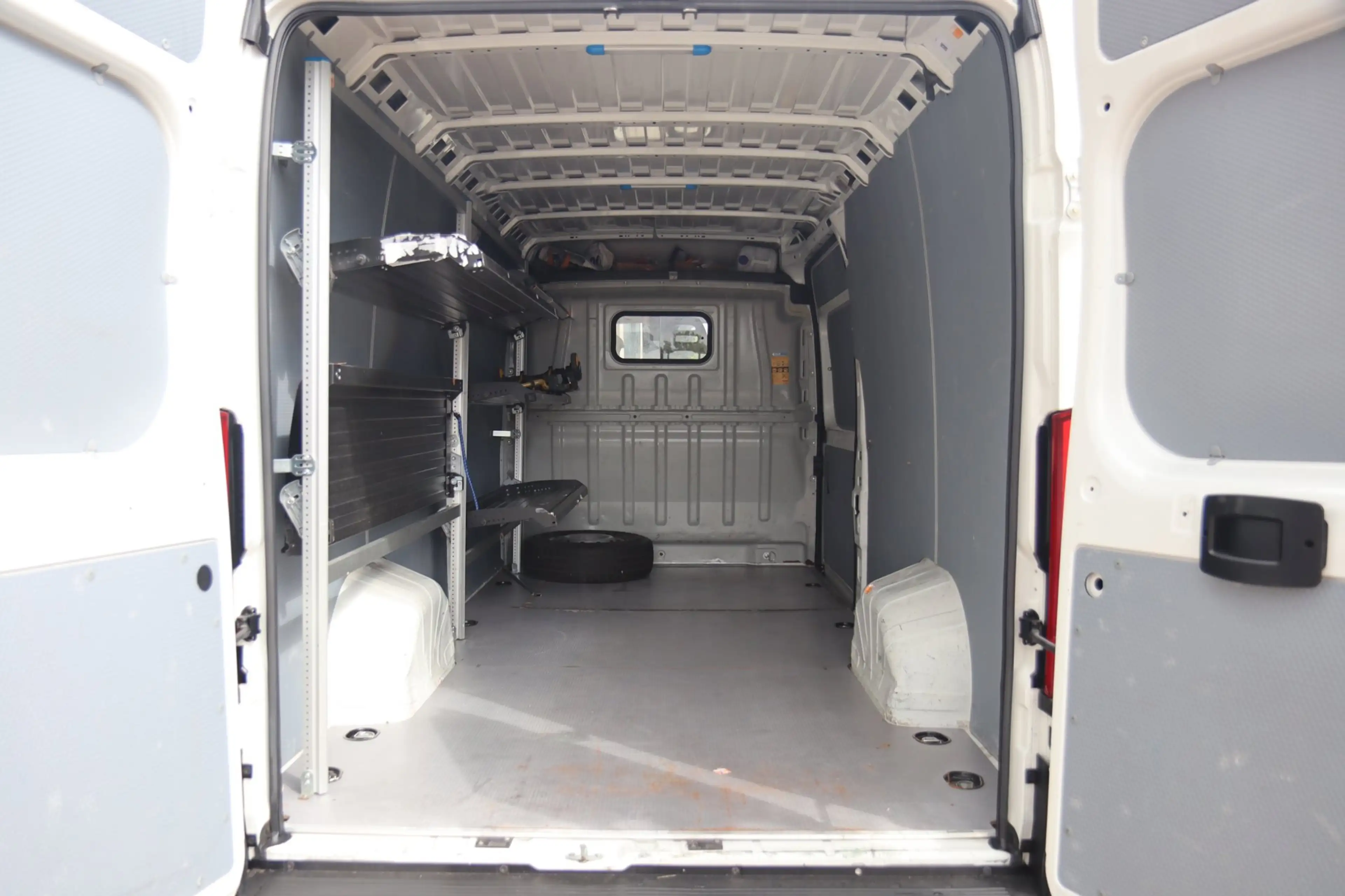 Peugeot Boxer 435 2.0 BlueHDI L4H2 Premium / CAMERA / CRUISE / A — photo 16