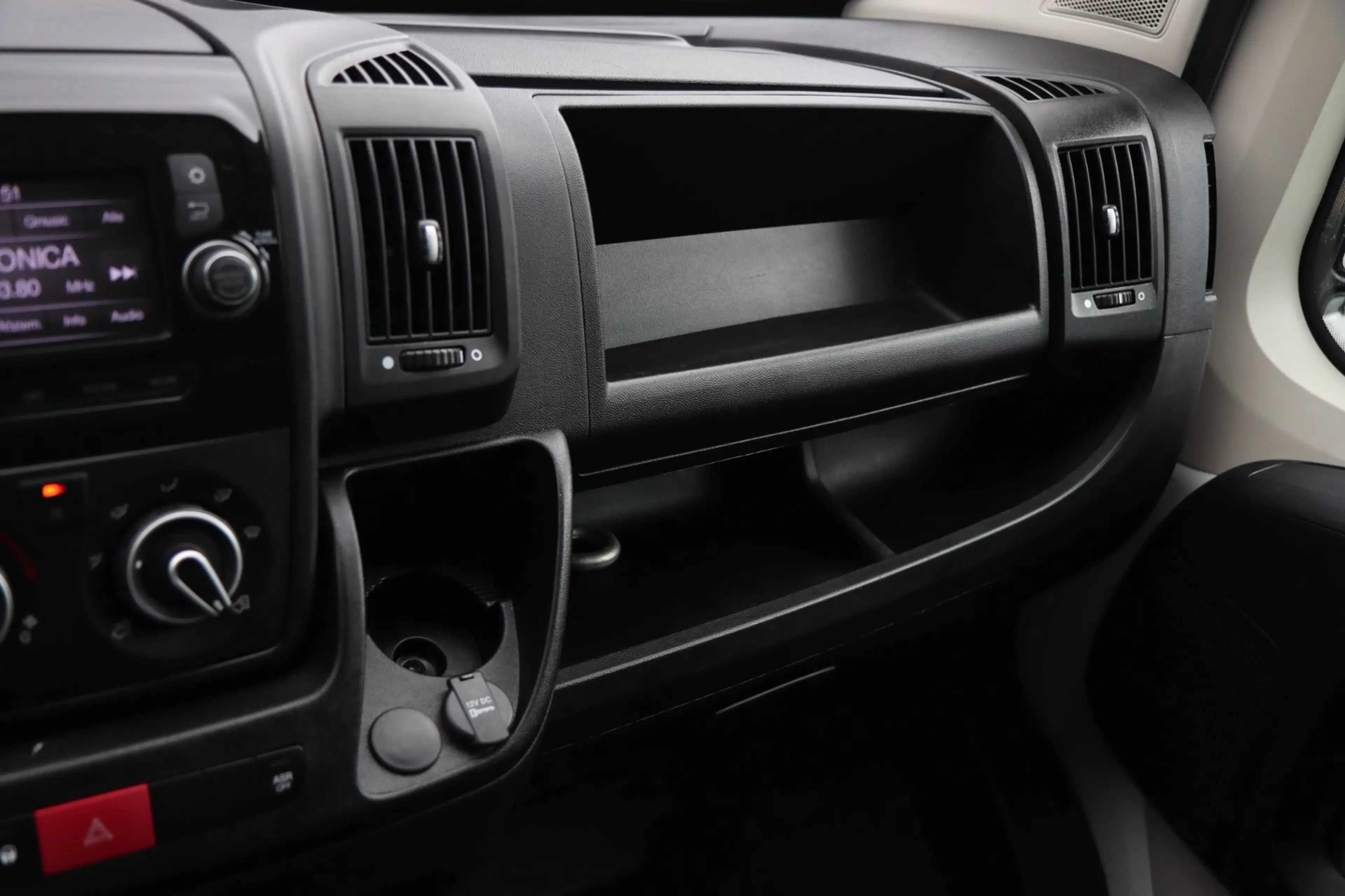 Peugeot Boxer 435 2.0 BlueHDI L4H2 Premium / CAMERA / CRUISE / A — photo 15