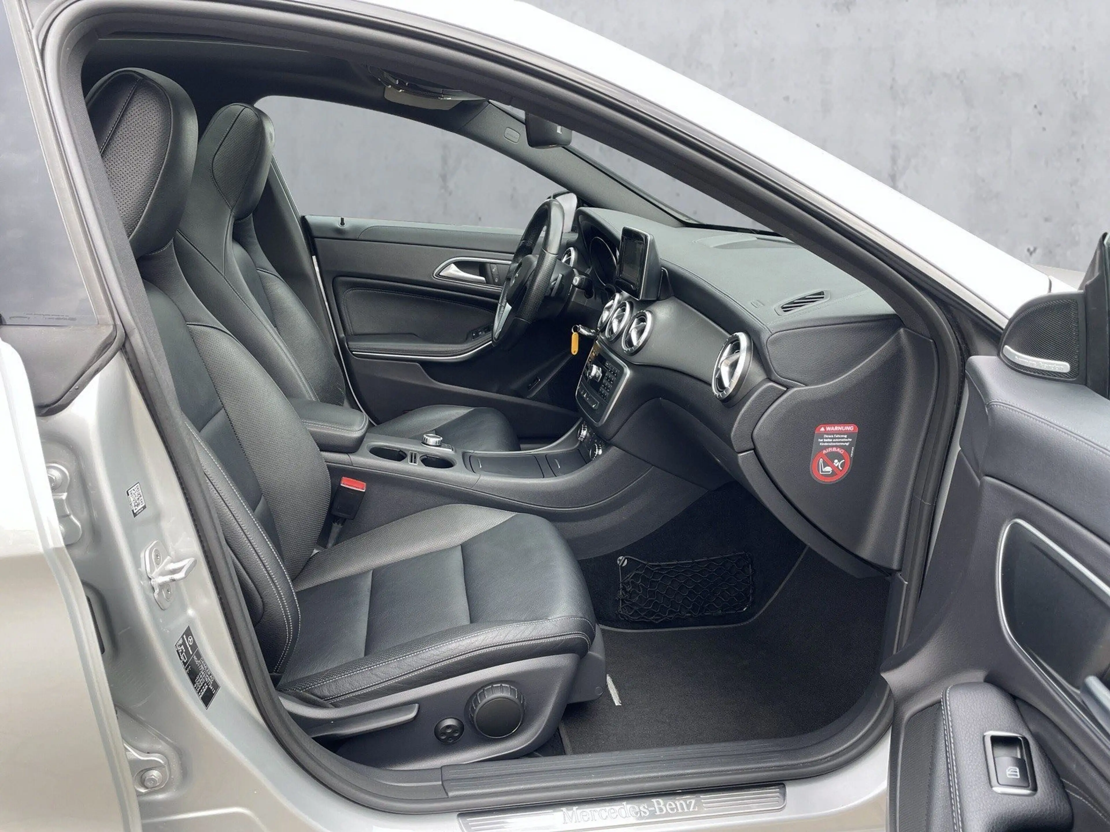 Mercedes-Benz CLA 200 Bi-Xenon+Pano+Leder+H&K+RFK — photo 15
