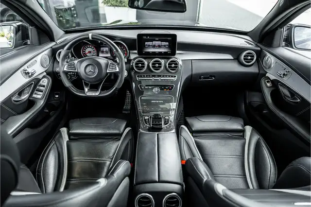 Mercedes-Benz C 63 Amg view 9