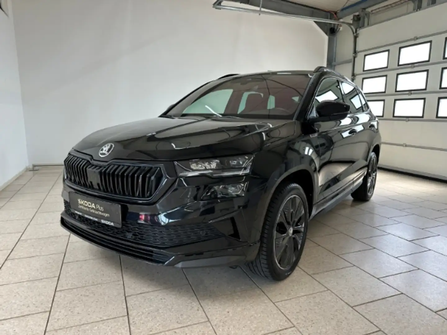 Skoda Karoq Sportline 1.5 TSI ACT DSG AHK Kamera Matrix Schwarz - 2
