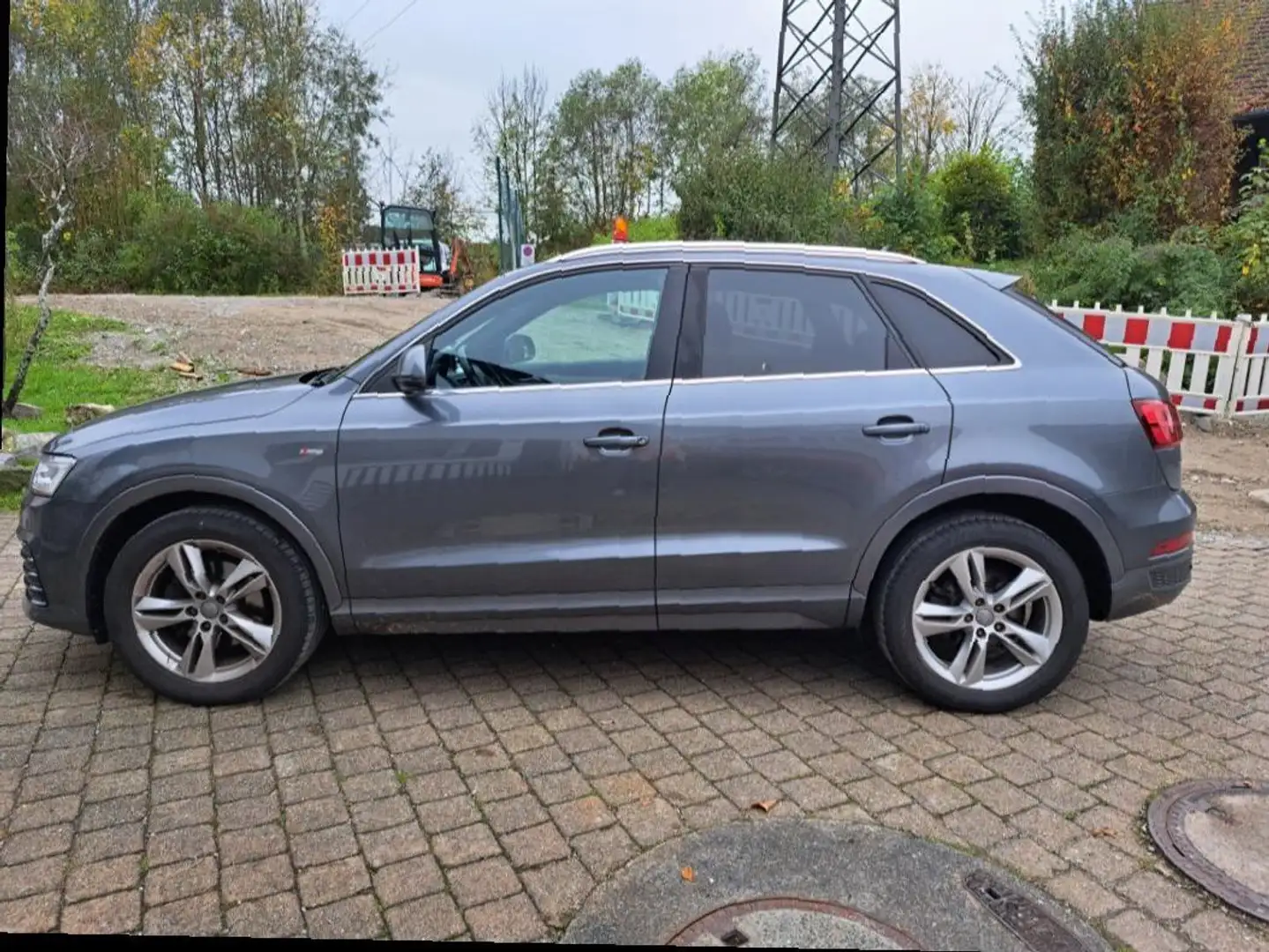 Audi Q3 Quattro Sport 2.0 TDI mit Panoramadach Grau - 1