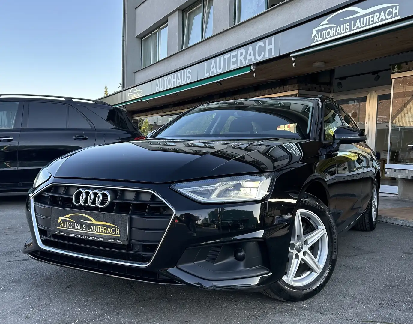 Audi A4 Avant 30 TDI S-tronic *1.BESITZ *FACELIFT *LED Negro - 1