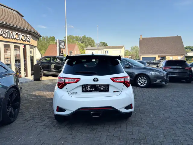 Toyota Yaris view 4