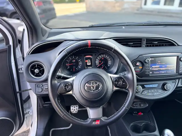 Toyota Yaris view 10