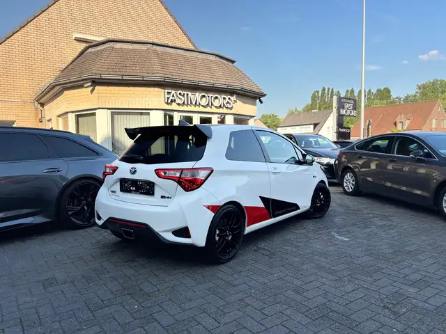 Toyota Yaris view 3