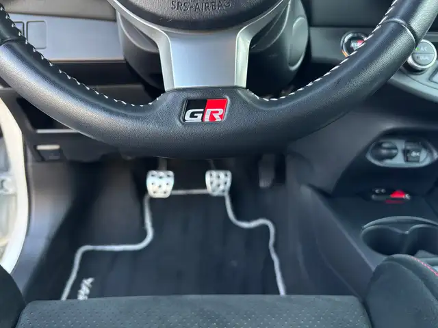 Toyota Yaris view 14