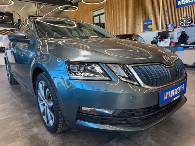 Skoda Octavia view 3