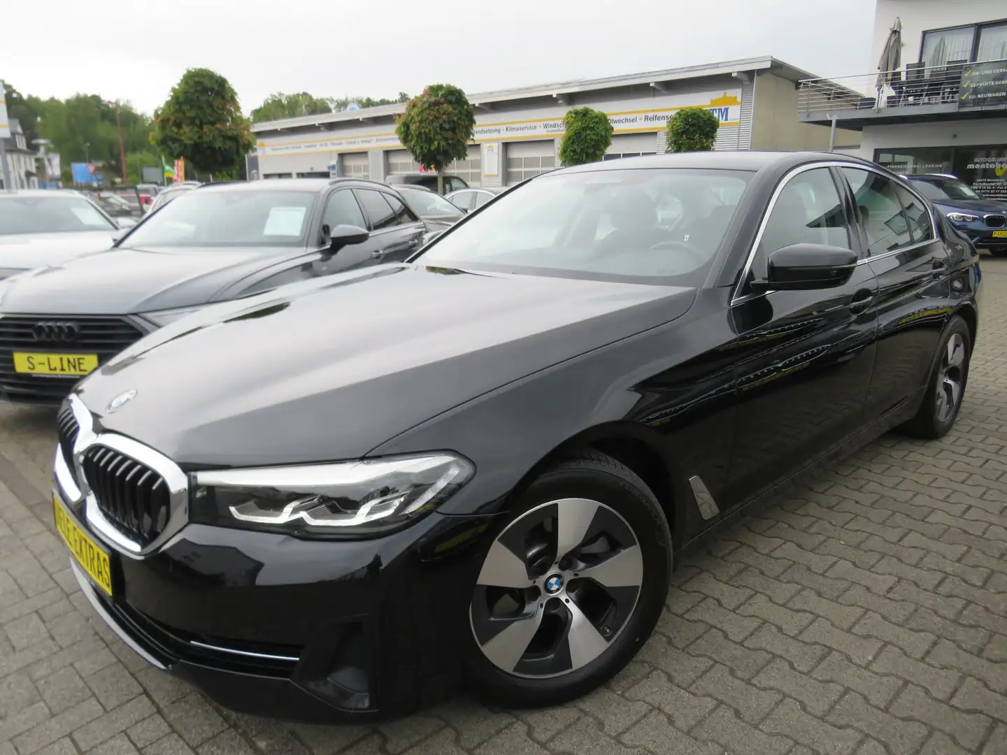 BMW 520 dA Lim. *1.HAND*AHK*360°KAMERA*ACC*ASSISTENTEN Noir - 1