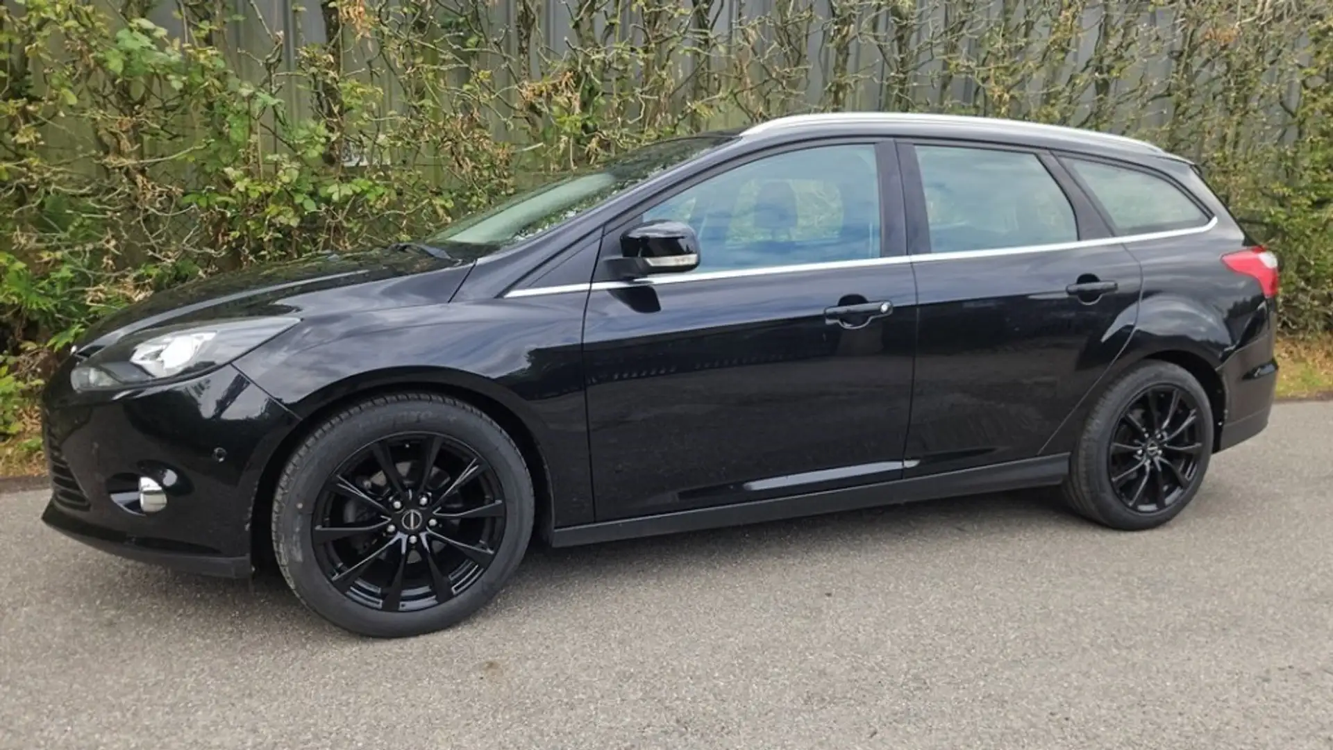 Ford Focus 1.0 Ti-VCT EcoBoost Zwart - 1