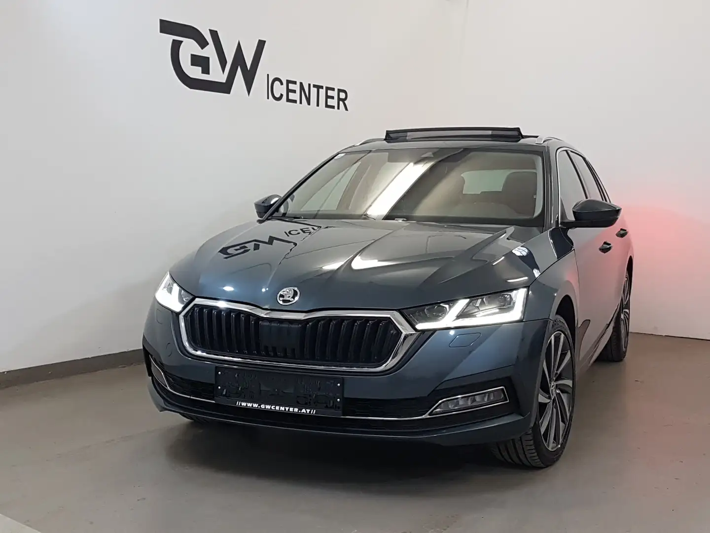 Skoda Octavia Combi 2,0 TDI DSG Style Plus AHK Matrix Pano Virt. Grau - 1