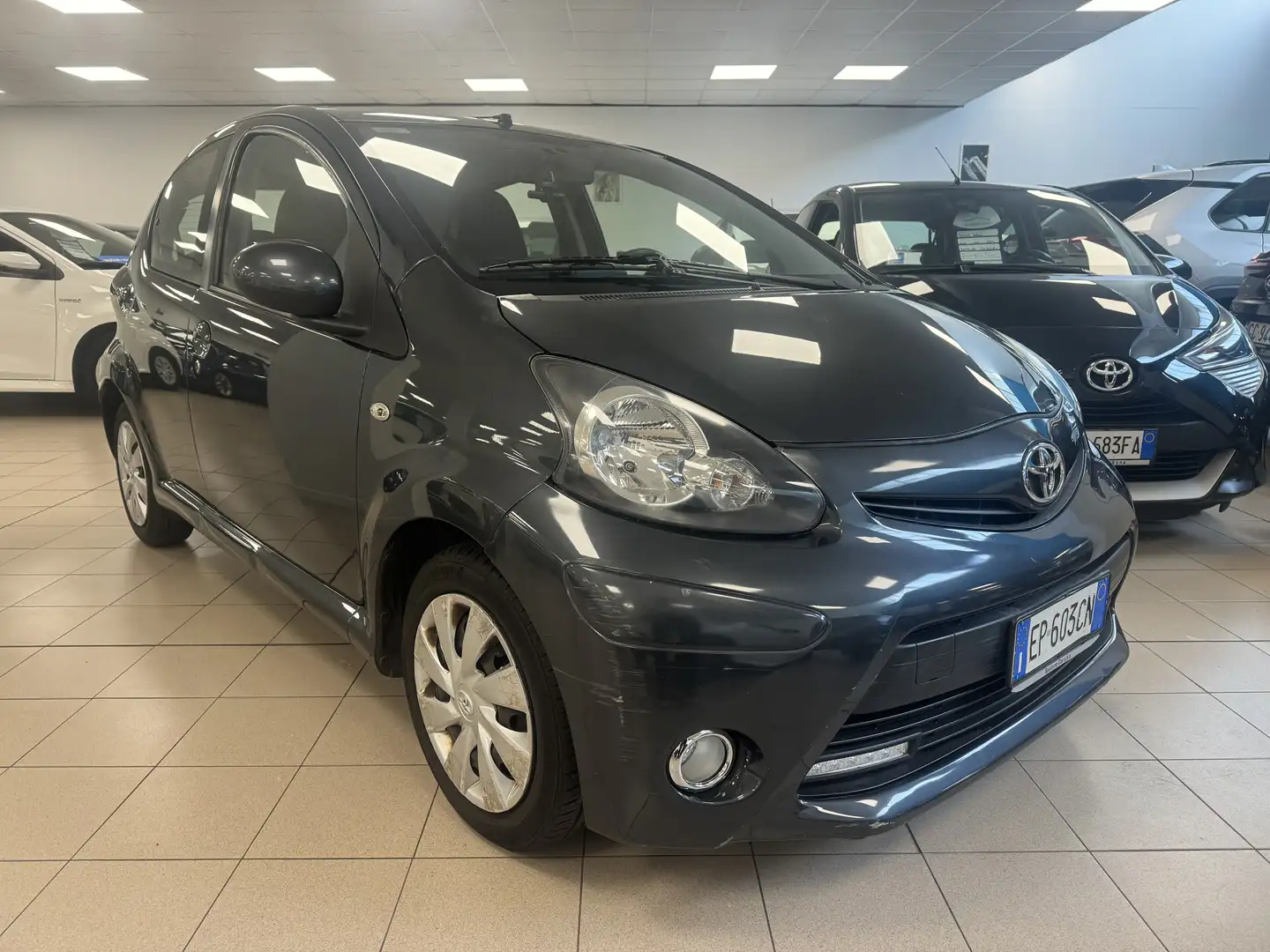 Toyota Aygo Aygo 5p. 1.0 Lounge connect m-mt Szary - 1