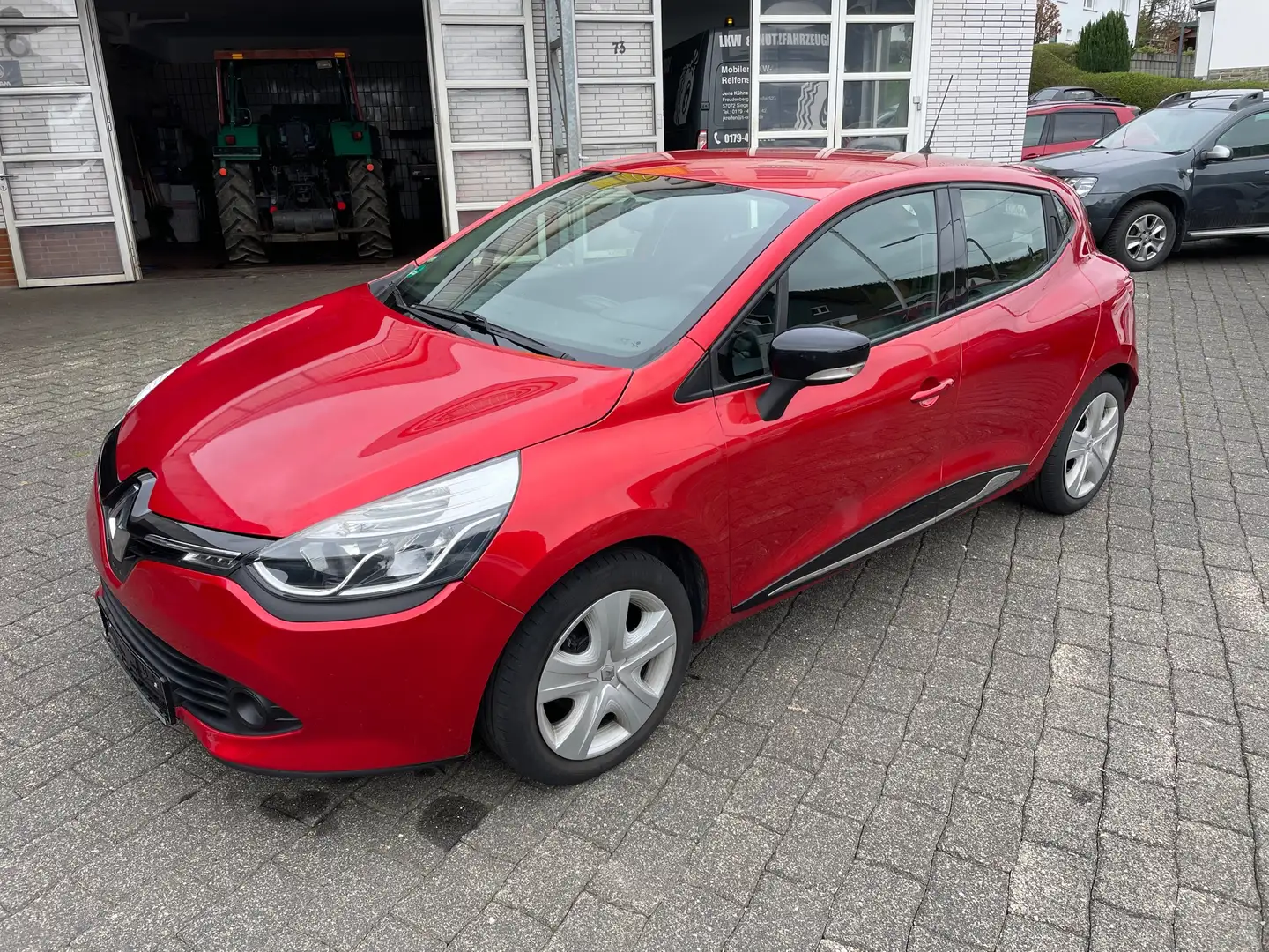 Renault Clio TCe 90 Dynamique Red - 1