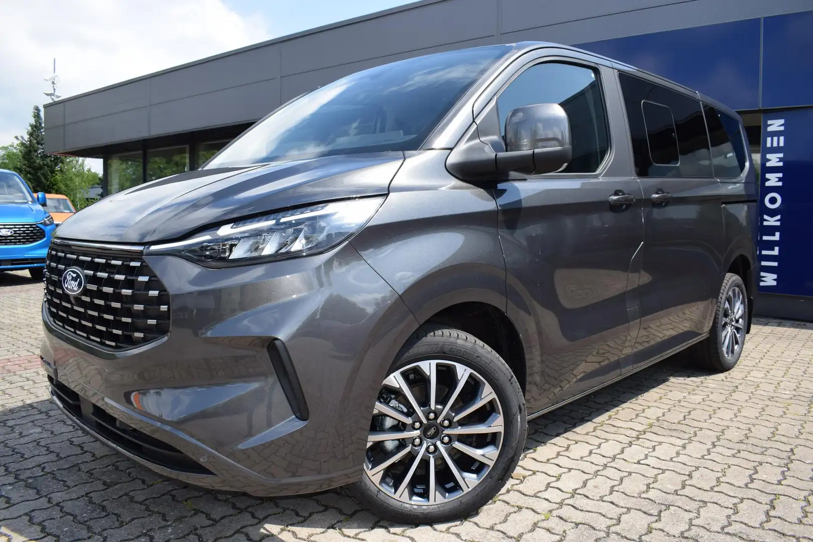 Ford Tourneo Custom L1H1 Titanium Top Ausstattung Šedá - 1