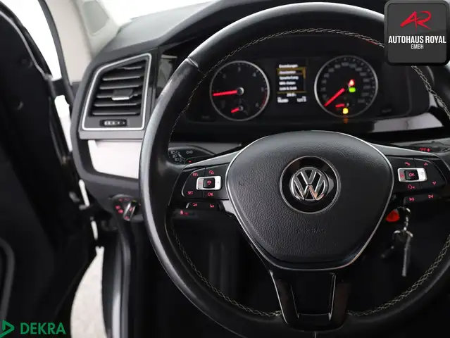 Volkswagen Multivan view 9