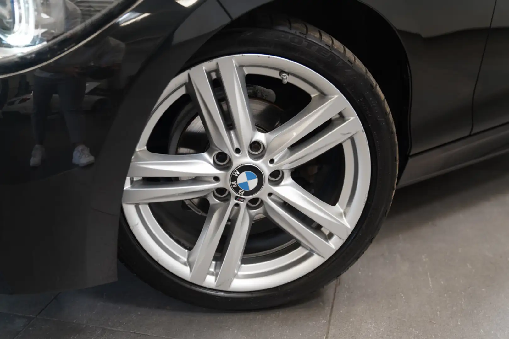 BMW 116 i M Sportpaket *AHK*GSD*Alcantara*PDC*Klima Чорний - 2