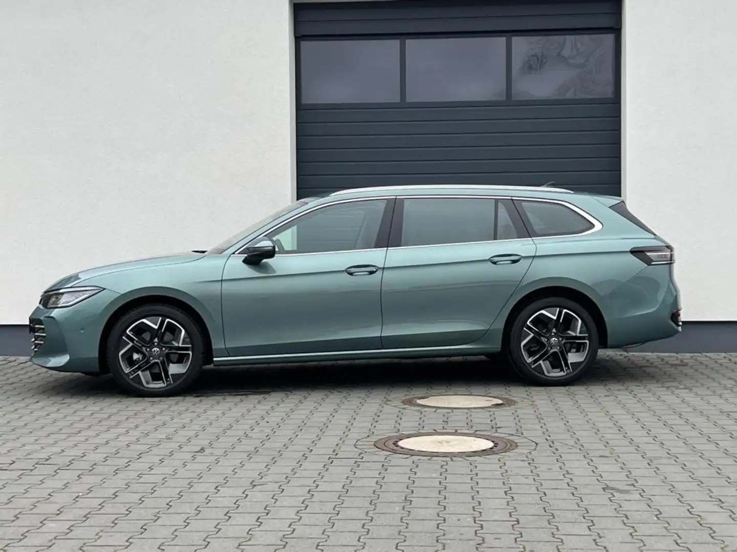 Volkswagen Passat Variant R-Line 2,0 TDI DSG 4Motion 142KW Winterpaket 14... - 2