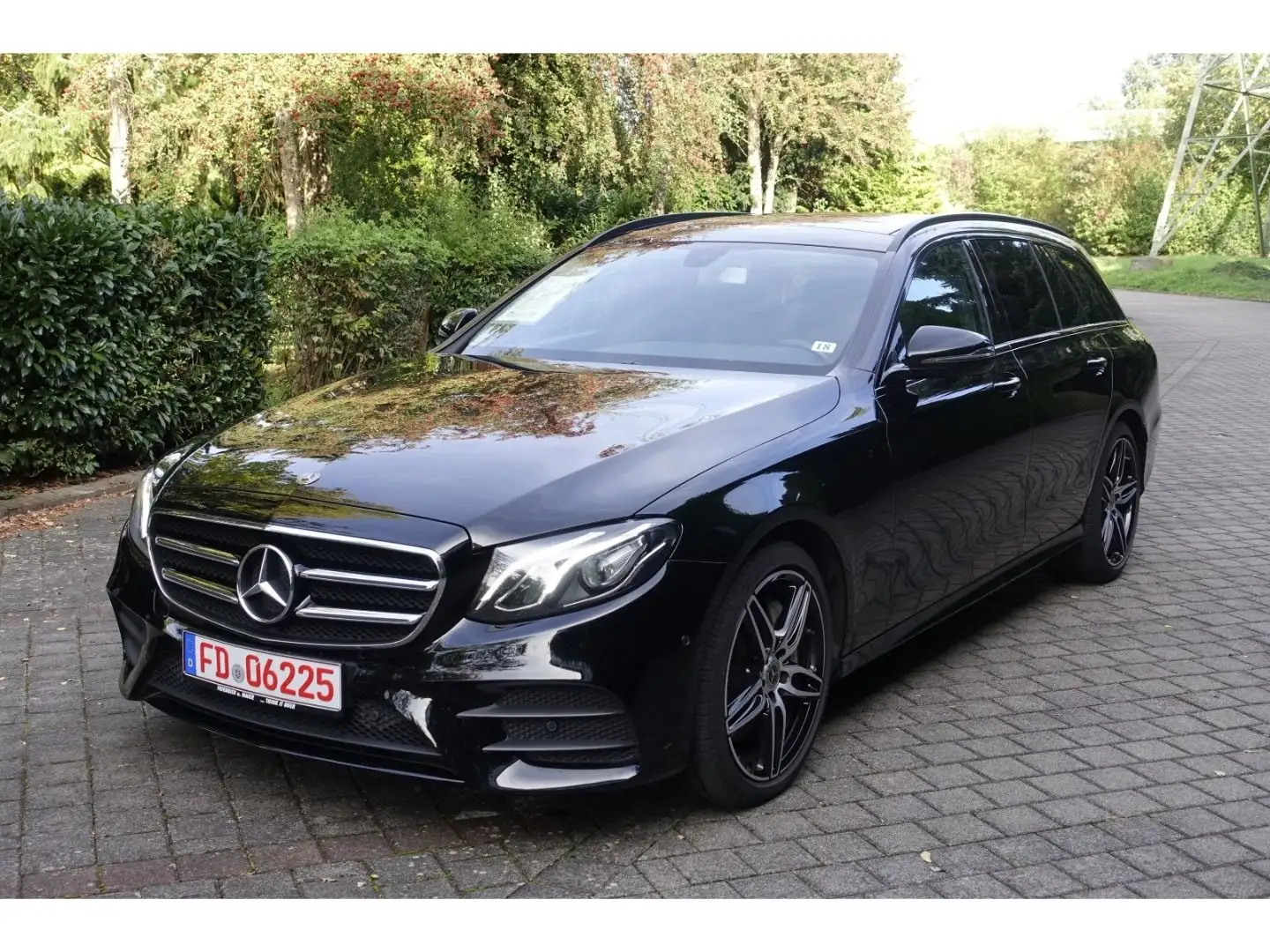 Mercedes-Benz E 350 E-Klasse T-Modell Diesel 4Matic AMG-Line Schwarz - 2