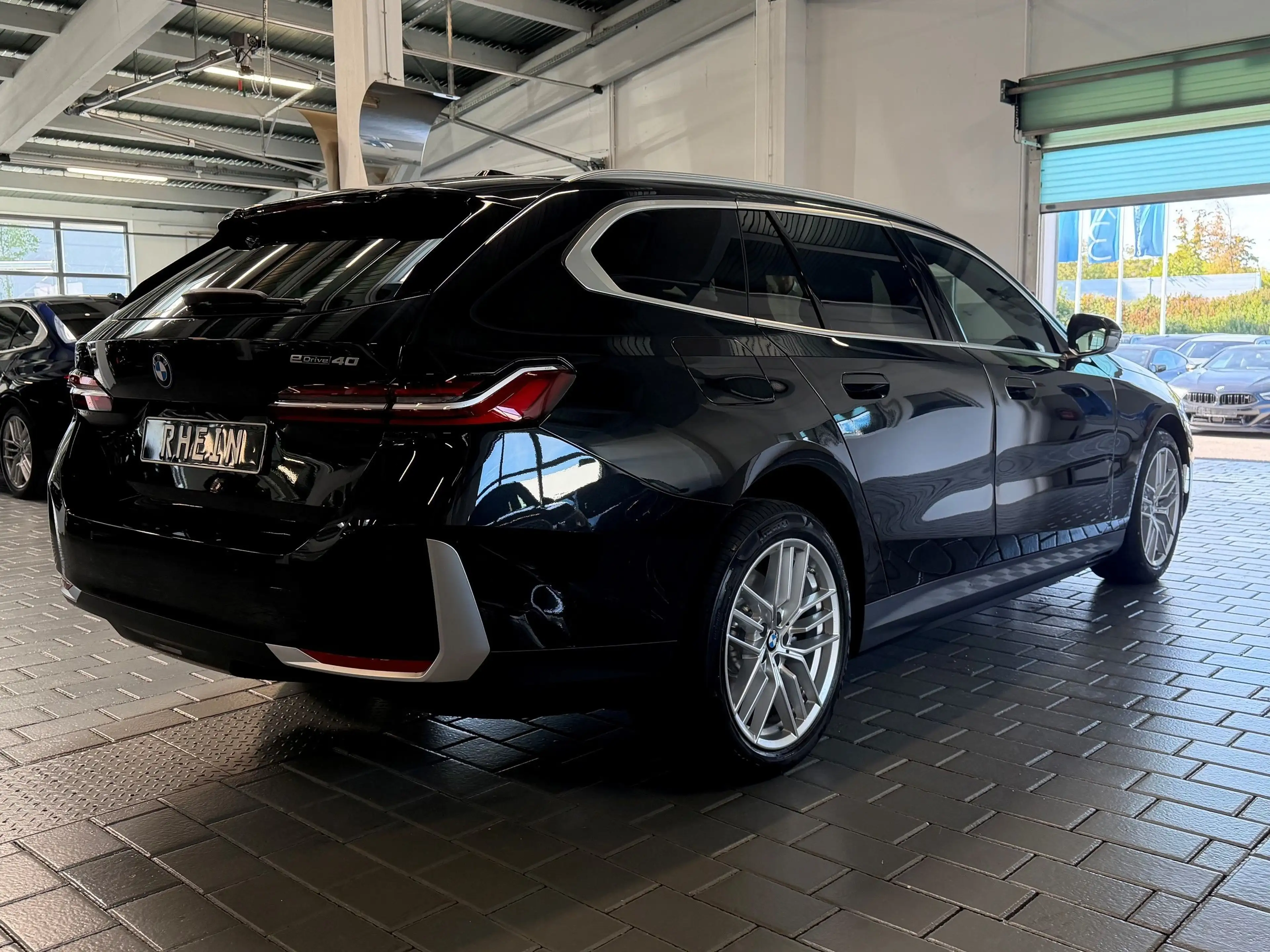 BMW i5 eDrive40 Inno AHK — photo 3