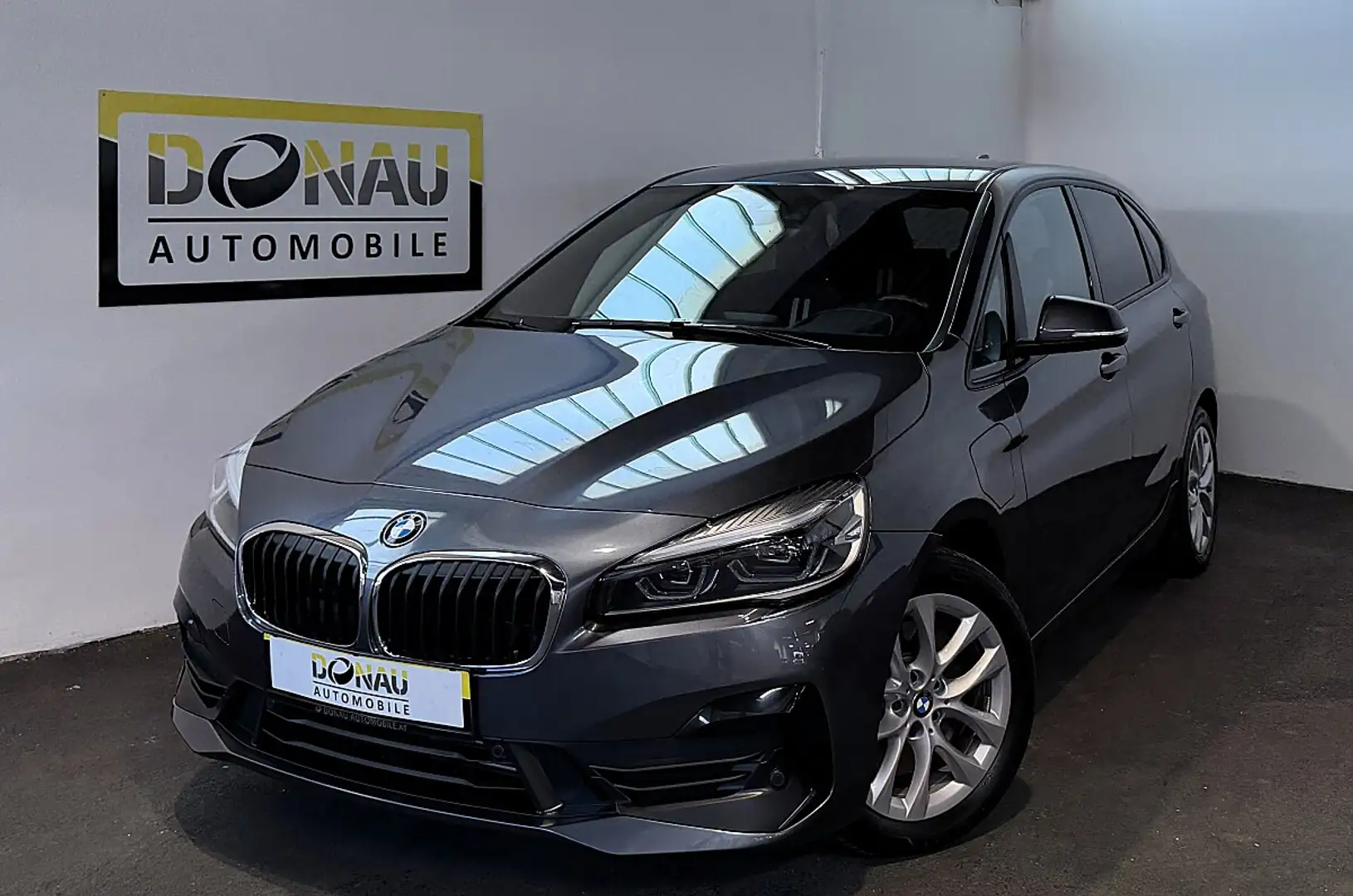 BMW 225 xe Advantage * M-Lenkrad * Navi * Kamera * Erst... Silber - 1