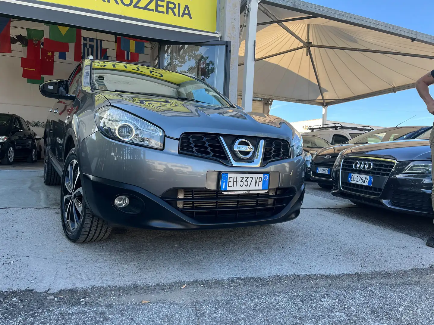 Nissan Qashqai Qashqai 2.0 dci N-Tec dpf FL Grijs - 2
