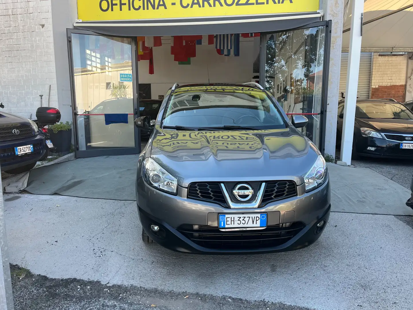 Nissan Qashqai Qashqai 2.0 dci N-Tec dpf FL Grijs - 1