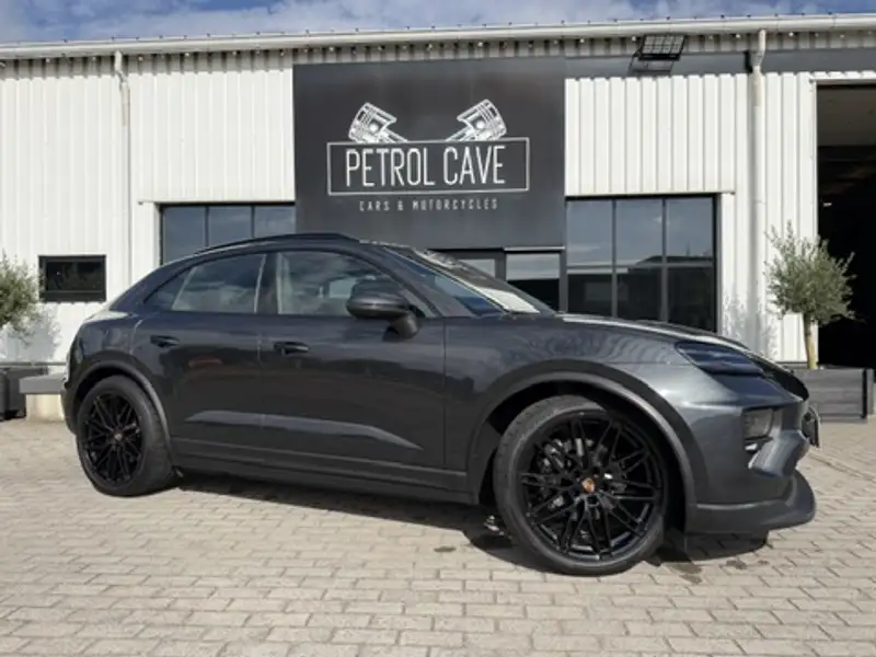 PORSCHE Macan
