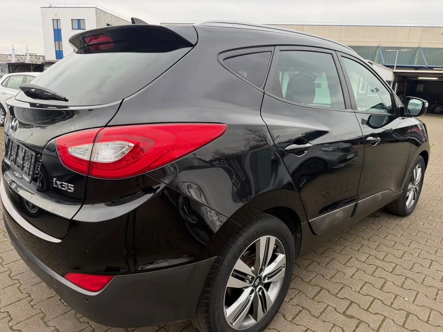 Hyundai iX35 2.0 Aut./Trend/Kamera/Navi/Panorama Schwarz - 2