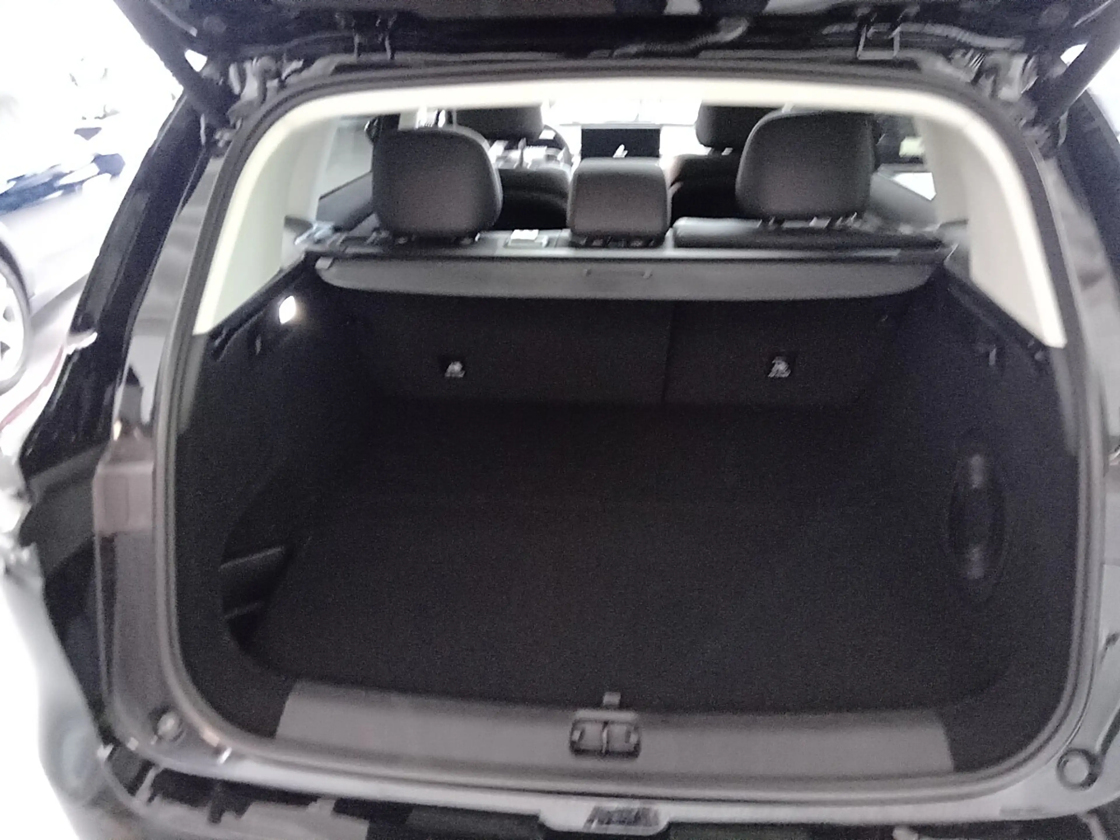 Leapmotor C10 Elektro 81,9kWh Design ProMax — photo 7