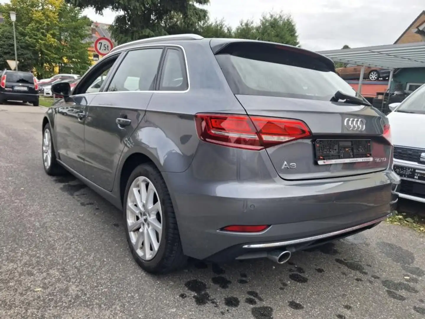 Audi A3 30 TDI design Sportback NAVI+TEILLEDER+XENON Grau - 2