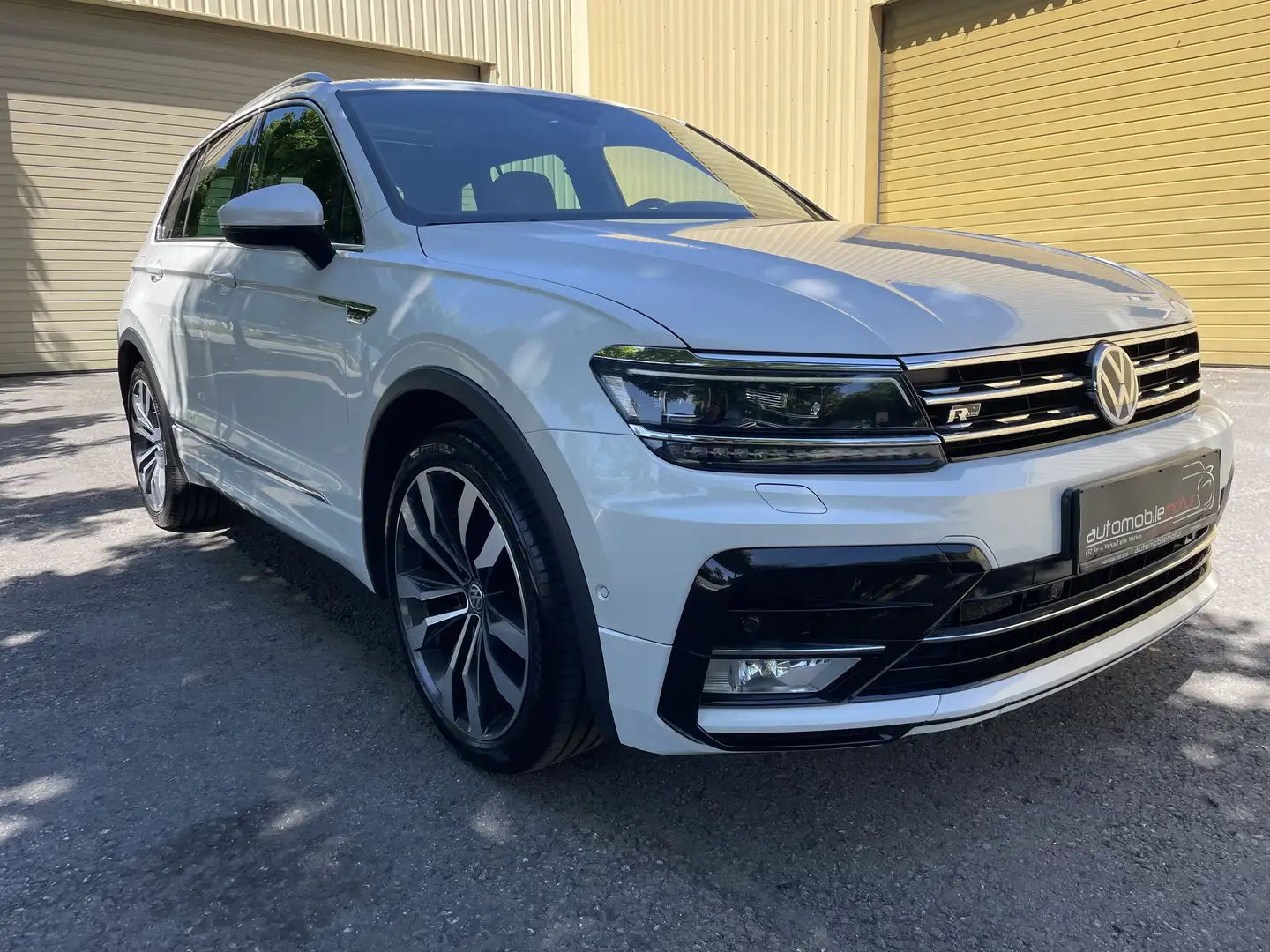 Volkswagen Tiguan 2,0 TDI 4Motion Sky DSG R-Line 1.Besitz Pano Weiß - 2