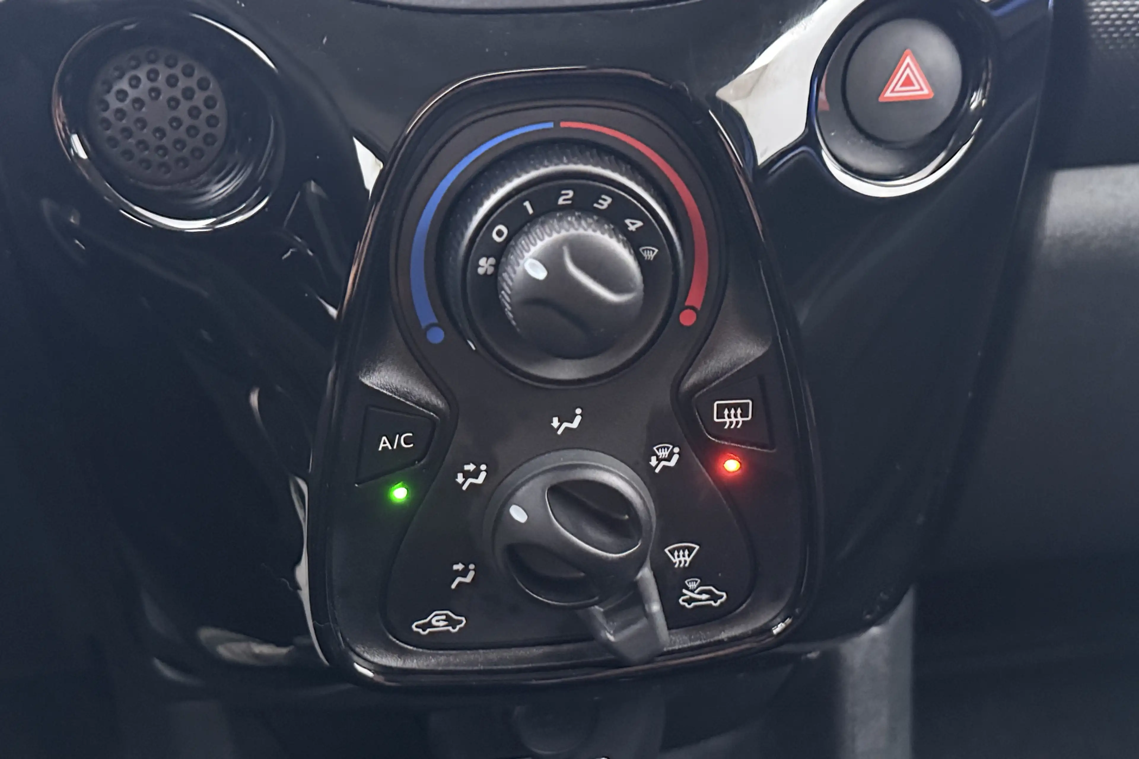 Citroen C1 1.0 VTi Pack Comfort DAB Privacy Glas LED — photo 23