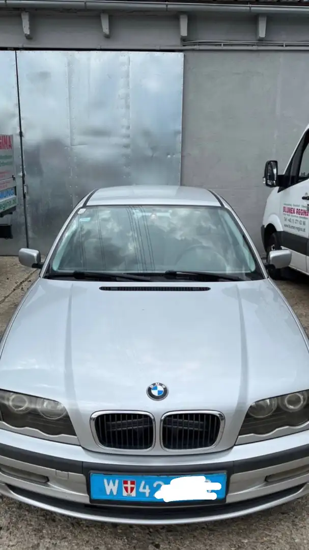 BMW 318 318i Silver - 1