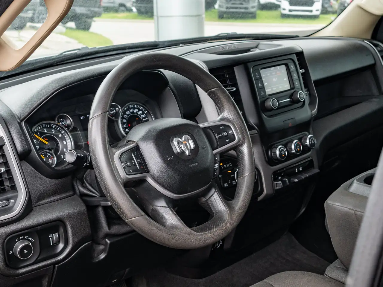 RAM 1500 снимка RAM 1500