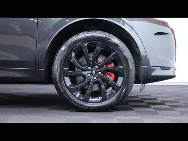 Land Rover Discovery Sport view 11