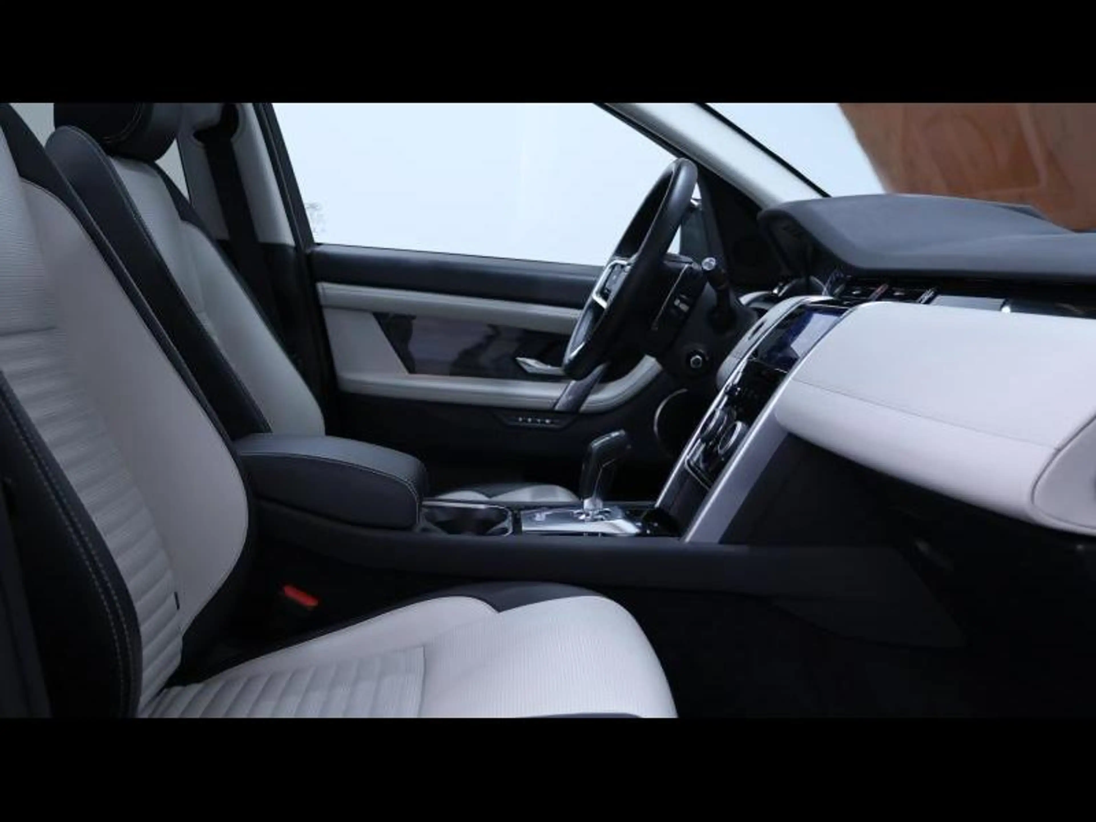 Land Rover Discovery Sport P250 R-Dynamic HSE Auto — photo 12