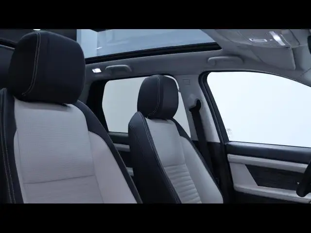 Land Rover Discovery Sport view 13