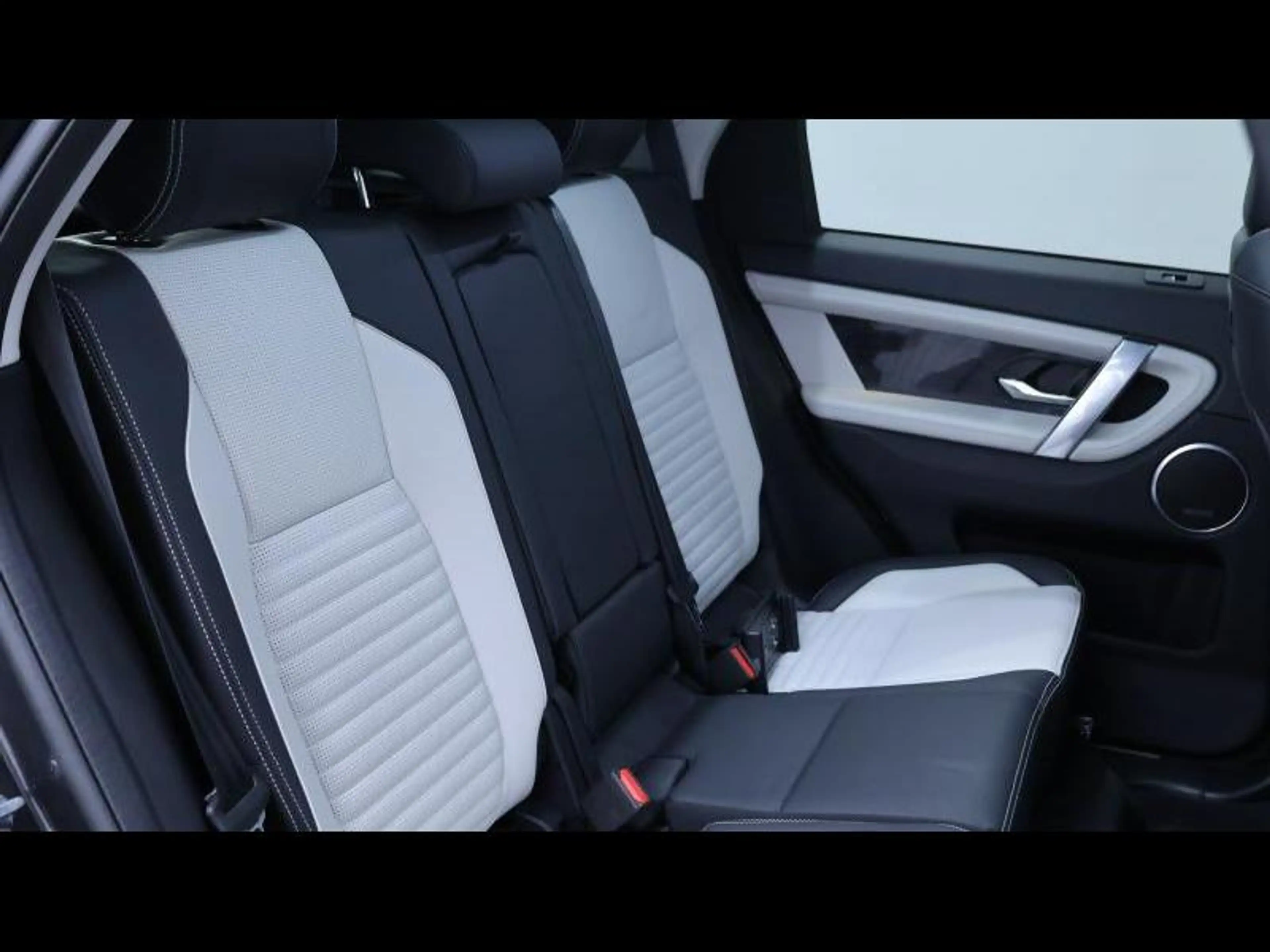 Land Rover Discovery Sport P250 R-Dynamic HSE Auto — photo 15