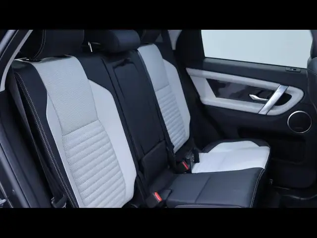 Land Rover Discovery Sport view 15