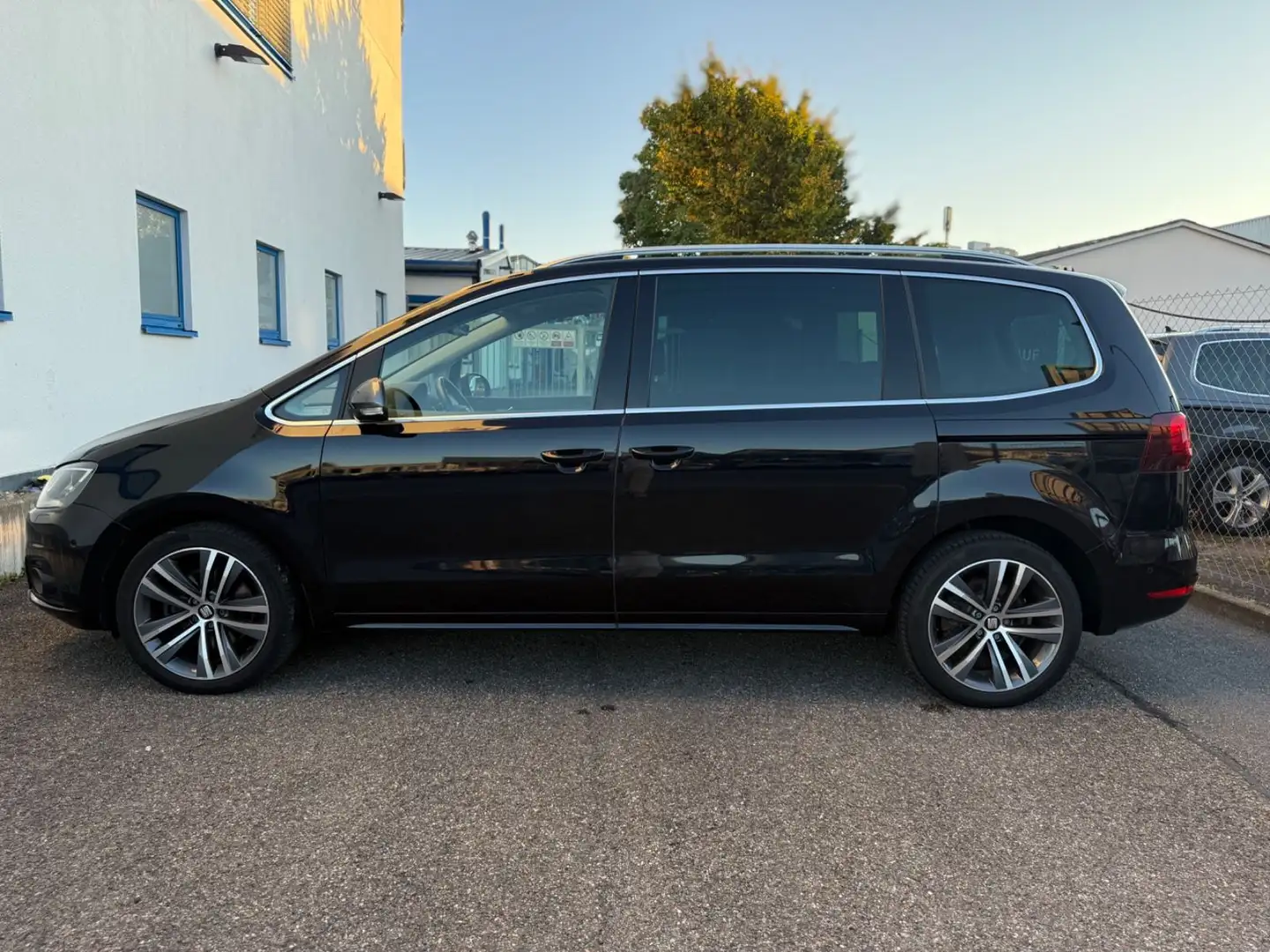 SEAT Alhambra 2,0 TDI DSG FR*4x4*7-SITZ*VOLL*STHZ*AHK Schwarz - 2
