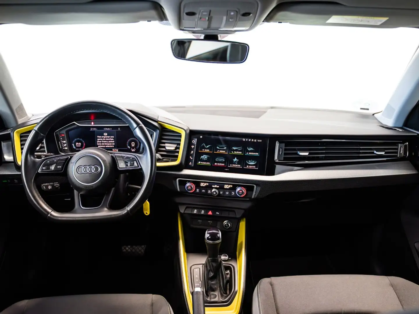 Audi A1 Sportback 30 TFSI Adrenalin Black Edition S tronic Amarillo - 2