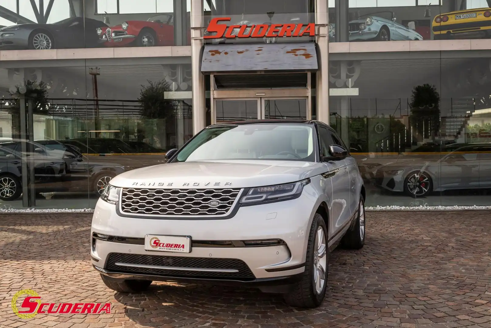 Land Rover Range Rover Velar 2.0D I4 240 CV Zilver - 1