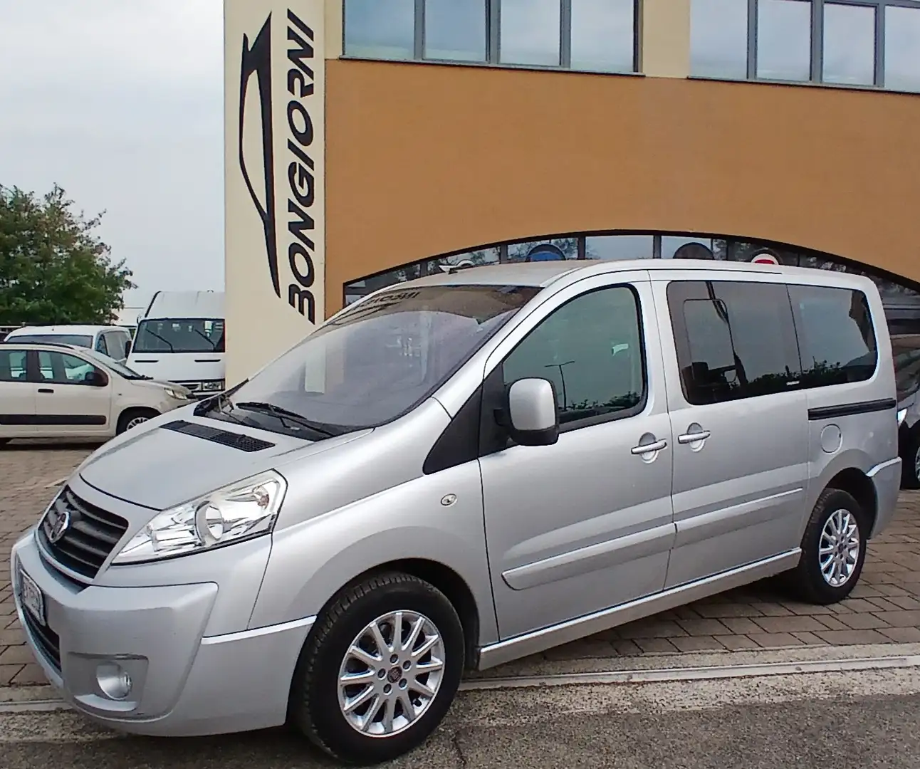 Fiat Scudo m1 panorama 9 posti executive l1h1 130cv km 65000 Silber - 1